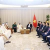 Thủ tướng Phạm Minh Chính tiếp đoàn doanh nghiệp do ông Sheikh Faisal bin Qassim bin Faisal Al-Thani, Chủ tịch Hiệp hội Doanh nghiệp Qatar (QBA) dẫn đầu. (Ảnh: Dương Giang/TTXVN)