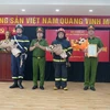 Ra mắt 2 Tổ Cảnh sát chữa cháy và cứu nạn cứu hộ đặc biệt tinh nhuệ. (Ảnh TTXVN phát)