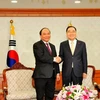 Phó Thủ tướng Chính phủ Nguyễn Xuân Phúc và Thủ tướng Hàn Quốc Chung Hong-won. (Ảnh: Việt Cường-Phạm Duy/Vietnam+)