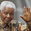 Ông Nelson Mandela tại Bệnh viện Quân đội Nam Phi trong dịp sinh nhật lần thứ 85 của ông ngày 18/6/2003. (Ảnh: AFP/TTXVN)