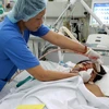 Cấp cứu người bị tai nạn giao thông tại Bệnh viện Việt Đức. (Ảnh: Dương Ngọc/TTXVN)