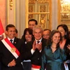 Tổng thống Ollanta Humala, Thủ tướng Cesar Villanueva Arevalo (giữa) và các thành viên Nội các mới sau lễ tuyên thệ nhậm chức ở thủ đô Lima ngày 31/10/2013. (Ảnh: THX/TTXVN)