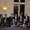 Bộ trưởng Hà Hùng Cường và Chủ tịch Hội đồng Công chứng tối cao Pháp Jean Tarrade tại lễ ký Phụ lục Bản ghi nhớ hợp tác. (Ảnh: Bích Hà/Vietnam+) 