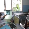 Bác sỹ Bệnh viện Phạm Ngọc Thạch khám và điều trị cho bệnh nhân lao. (Ảnh: Phương Vy/TTXVN)