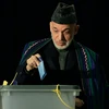 Đương kim Tổng thống Afghanistan bỏ phiếu tại điểm bầu cử ở thủ đô Kabul ngày 5/4. (Ảnh: AFP/TTXVN)
