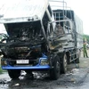 Phú Yên: Xe tải chở phế liệu đột ngột bốc cháy giữa đường