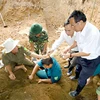Cất bốc 36 hài cốt liệt sỹ trong hố chôn tập thể ở Long Khánh