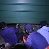 Các toa tàu hỏa chở 35 tấn phân bón văng khỏi đường ray ở Việt Trì
