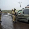 Binh sỹ Ukraine rút khỏi nhà ga mới của sân bay Donetsk