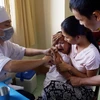 Tiêm vắcxin phòng viêm não Nhật Bản cho trẻ. (Ảnh: Duy Khương/TTXVN)
