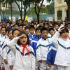 Học sinh Trường Phổ thông Dân lập Nguyễn Siêu, Hà Nội, hát Quốc ca trong lễ chào cờ. (Ảnh: Bích Ngọc/TTXVN )