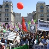 Hàng chục nghìn người phản đối Nhóm G-7 đã tham gia một cuộc tuần hành hòa bình quy mô lớn tại thành phố Munich, Đức, ngày 5/6 vừa qua. (Ảnh: AFP/TTXVN)