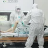 Điều trị cho một bệnh nhân nhiễm MERS tại bệnh viện Konyang ở Daejeon, miền trung Hàn Quốc ngày 7/6. (Ảnh: Yonhap/TTXVN)