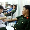 Lực lượng đoàn viên thanh niên tham gia hiến máu tình nguyện. (Ảnh: Hồ Cầu/TTXVN)