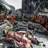 Binh sỹ Indonesia làm việc tại hiện trường vụ tai nạn. (Ảnh: THX/TTXVN)