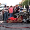 Cảnh sát Ai Cập điều tra tại hiện trường vụ nổ gần một trạm cảnh sát ở tỉnh Giza, gần thủ đô Cairo. (Ảnh: THX/TTXVN)