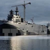 Tàu chiến lớp Mistral neo đậu tại Saint-Nazaire. (Nguồn: AFP/ TTXVN)