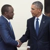 Tổng thống Kenya Uhuru Kenyatta (trái) và Tổng thống Mỹ Barack Obama đang trong chuyến thăm chính thức Kenya. (Ảnh: AFP/TTXVN) 