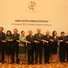 Các Bộ trưởng Kinh tế ASEAN, Mỹ và Tổng thư ký ASEAN tại Hội nghị tham vấn. Ảnh: Kim Dung-Chí Giáp/Vietnam+)
