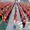 Chương trình đồng diễn của 2.000 thanh niên, sinh viên trên nền nhạc bài hát "Đến với con người Việt Nam tôi.” (Ảnh: An Hiếu/TTXVN)