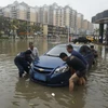 Cảnh ngập lụt sau những trận mưa lớn do ảnh hưởng của bão Mujigae tại tỉnh Quảng Đông ngày 4/10. (Ảnh: THX/TTXVN)