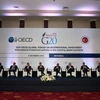 Các đại biểu thảo luận tại diễn đàn toàn cầu Nhóm các nền kinh tế phát triển và mới nổi G20 cùng OECD. (Ảnh: THX/TTXVN)