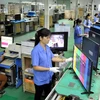 Kiểm tra tivi LCD trước khi xuất xưởng tại nhà máy của Công ty Cổ phần Viettronics Tân Bình, Thành phố Hồ Chí Minh. (Ảnh: An Hiếu/TTXVN)