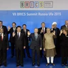 Các nhà lãnh đạo chụp ảnh chung tại Hội nghị BRICS. (Ảnh: AFP/TTXVN)