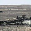 Mảnh vỡ máy bay A321 tại hiện trường sự cố ở Wadi al-Zolomat, Ai Cập ngày 1/11 vừa qua. (Ảnh: AFP/TTXVN)