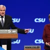Đương kim Chủ tịch đảng Horst Seehofer (trái) và Thủ tướng Angela Merkel. (Ảnh: AFP/TTXVN)