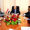 Tổng thống Yemen Abd-Rabbu Mansour Hadi họp với các quan chức chính phủ tại thành phố cảng phía nam của đất nước của Aden, hôm thứ ba. (Nguồn: Reuters)