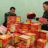 Pháo nổ nhập lậu bị lực lượng biên phòng Tân Thanh thu giữ trong những tháng cuối năm 2015. (Ảnh: Trần Việt/TTXVN)