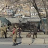 Nhân viên an ninh Afghanistan điều tra tại hiện trường vụ đánh bom ở Kabul ngày 1/2 vừa qua. (Ảnh: AFP/TTXVN)