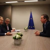 Chủ tịch Hội đồng châu Âu Donald Tusk, Chủ tịch Ủy ban châu Âu Jean-Claude Juncker và Thủ tướng Anh David Cameron (phải) tại cuộc gặp ở Brussels. (Ảnh: AFP/TTXVN)