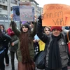 Biểu tình phản đối việc nã pháo vào lãnh thổ Syria của Thổ Nhĩ Kỳ tại Ankara ngày 13/2 vừa qua. (Ảnh: AFP/TTXVN)