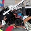 Nhân viên cứu hộ giải cứu nạn nhân bị mắc kẹt trong tòa nhà đổ sập sau trận động đất ở Manta, tỉnh Manabi, Ecuador ngày 17/4. (Ảnh: AFP/TTXVN) 