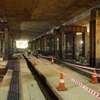 Gói thầu xây dựng đoạn ngầm từ Nhà ga Bến Thành đến ga Ba Son đã hoàn tất sàn mái giai đoạn 2 và giai đoạn 3, đang tiến hành đào đất để thi công tầng hầm B1. (Ảnh: Mạnh Linh/TTXVN)