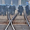 Cảnh sát Italy được triển khai tại nhà ga tàu hỏa tại cửa khẩu Brenner xung đột với người biểu tình bạo động phản đối việc kiểm soát biên giới của Áo ngày 7/5 vừa qua. (Ảnh: AFP/TTXVN)