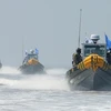 Tàu tuần tra của Hàn Quốc tiến hành một hoạt động để đuổi tàu đánh cá bất hợp pháp của Trung Quốc. (Nguồn: AFP)