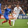 Tiền đạo Dimitri Payet (trái) trong trận đấu giữa đội tuyển Pháp và đội Albania tại bảng A vòng chung kết Euro 2016 diễn ra ở Marseille, Pháp ngày 15/6 vừa qua. (Ảnh: AFP/TTXVN)