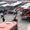 Các phương tiện hoạt động trong bến xe Lương Yên. (Ảnh: Đình Huệ/TTXVN)