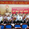 Các đại biểu ra mắt tại kỳ họp Hội đồng Nhân dân các tỉnh Bắc Kạn lần thứ nhất. (Ảnh: Vũ Hoàng Giang/TTXVN)