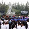 Lễ dâng hương tưởng niệm Ngày giặc Mỹ thảm sát 504 thường dân vô tội tại làng Tư Cung. (Ảnh minh họa: Thanh Long/TTXVN)