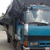 Bắt quả tang xe tải chở chất thải công nghiệp đổ ra khu dân cư