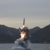 Tên lửa đạn đạo được phóng từ tàu ngầm ở một địa điểm của Triều Tiên. (Ảnh: EPA/TTXVN)