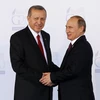 Tổng thống Thổ Nhĩ Kỳ Recep Tayyip Erdogan (trái) trong cuộc gặp với Tổng thống Nga Vladimir Putin tại Ankara ngày 15/11/2015. (Ảnh: AFP/TTXVN)