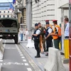 Cảnh sát Bỉ gác bên ngoài văn phòng Thủ tướng ở Brussels ngày 7/8 vừa qua. (Ảnh: AFP/TTXVN)
