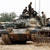 Xe tăng quân đội Thổ Nhĩ Kỳ trong chiến dịch chống IS tại thành phố biên giới Karkamis ở vùng Gaziantep, ngày 24/8. (Ảnh: EPA/TTXVN)