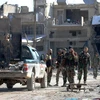 Binh sỹ ủng hộ Chính phủ Syria làm nhiệm vụ tại khu vực Ramussa, ngoại ô Aleppo, Syria ngày 9/9 vừa qua. (Ảnh: AFP/TTXVN) 