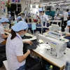 Công nhân làm việc tại nhà máy sản xuất hàng may mặc của Công ty Dệt may 29/3. (Ảnh minh họa: Trần Lê Lâm/TTXVN)